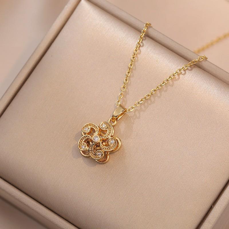 Women's Fashion Heart Pendant Necklace - Elegant, Simple Design, Versatile Clavicle Chain Jewelry