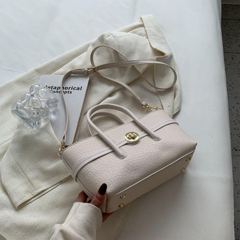 

High-end French niche mature small women s bag new go out portable shoulder messenger bag белый