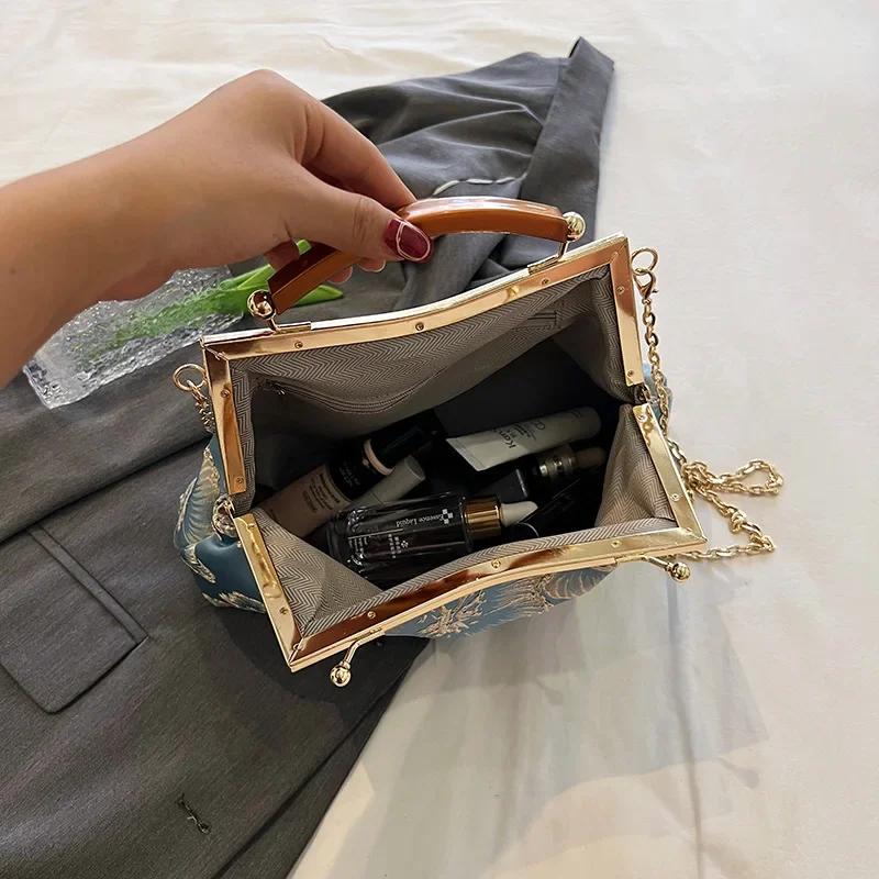 Embroidered Chinese Flower Shoulder Crossbody Bag Vintage Elegant Evening Clutch Bag Phone Bag with Chain Strap and Shield Buckle