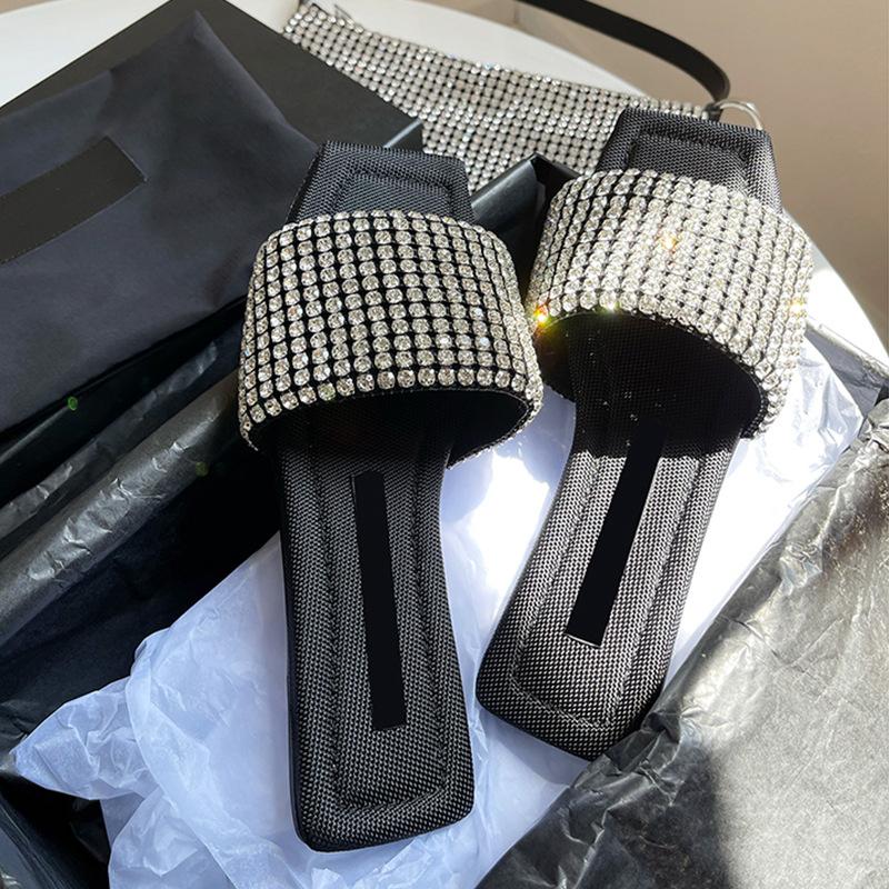 Fashion Bling Bling Crystal Slippers Women Flat Heel Shiny Glitter Slides Summer Shoes Rhinestone Beading Sandals Female Clear Flipflops