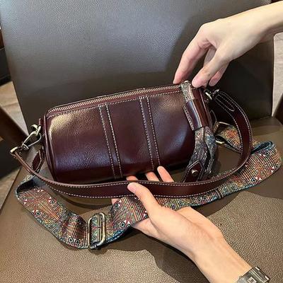 Simple and Fashionable Single-shoulder Crossbody Bag for Women In Autumn and Winter, A Classic Handbag for Girls, A Pillow Bag, and A Retro Style