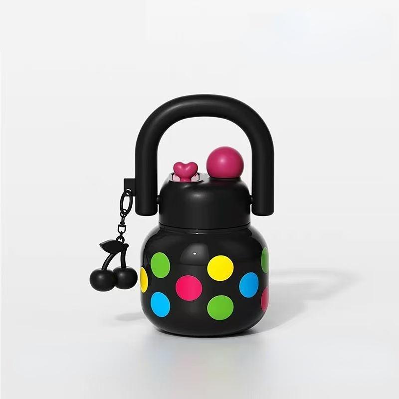 

Cute Cherry Water Bottle with Straw, Portable Large Capacity Travel Mug, Ideal Coffee Cup for On-The-Go Hydration 0.5L чорний