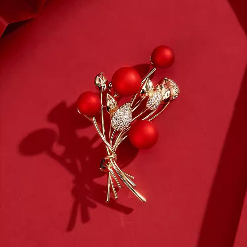 

Красный букет брошь, Высококачественная женская изысканная брошь высокого класса, дизайнерское чувство, нишевая осенне-зимняя одежда, аксессуары для булавки