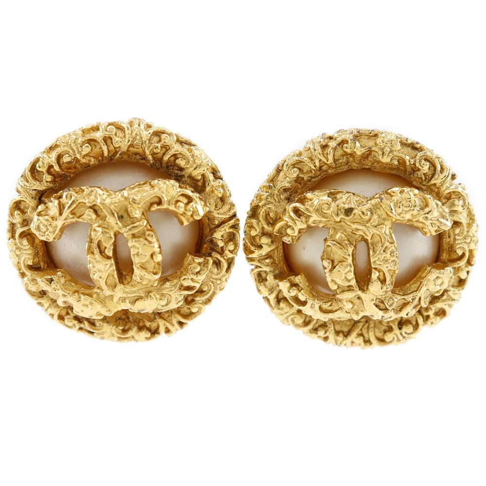 

CHANEL COCO Mark Earring vintage Plated Gold/Fake pearl 38.2g Women Used