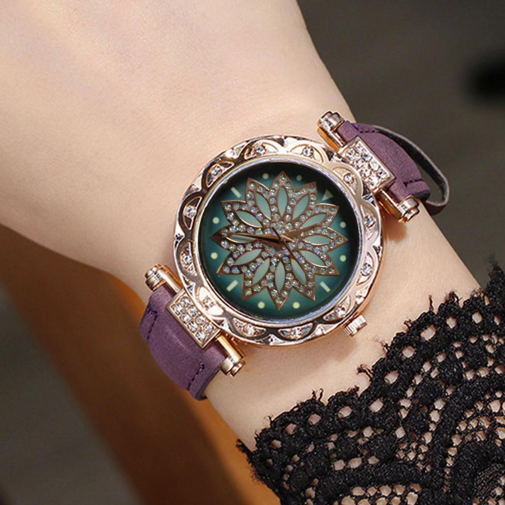 No gift box; Flower petal diamond dial, good luck alloy case, diamond belt ladies watch full diamond bracelet 2-piece set.