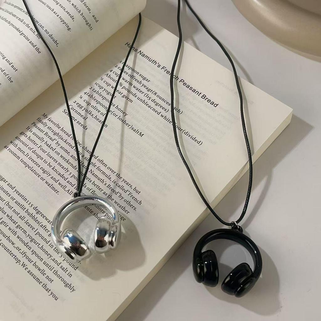 Chic Versatile Mini Earphone Necklace: 2026 High-End Fashion Pendant for Women