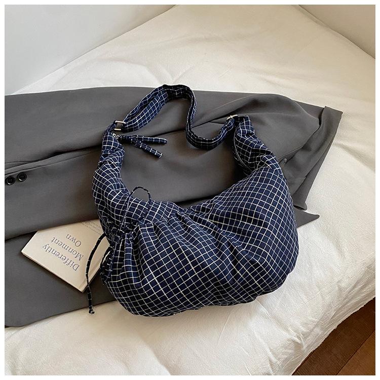 Drawstring canvas bag 2025 autumn and winter new Korean lazy wind dumpling bag plaid commuter shoulder messenger women's bag