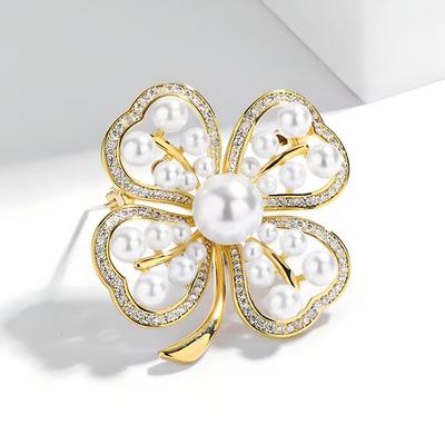 Lucky Four-leaf Clover Pearl Brooch for Women, Elegant and Versatile, Trendy and High-end Clothing Accessories
