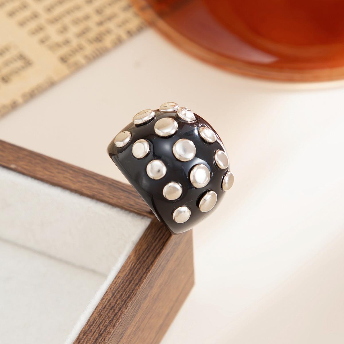 

Retro Style Dyed Rivet Opening Resin Bracelet Fashionable Ins Diamond Inlaid Bracelet Accessory Ring Set