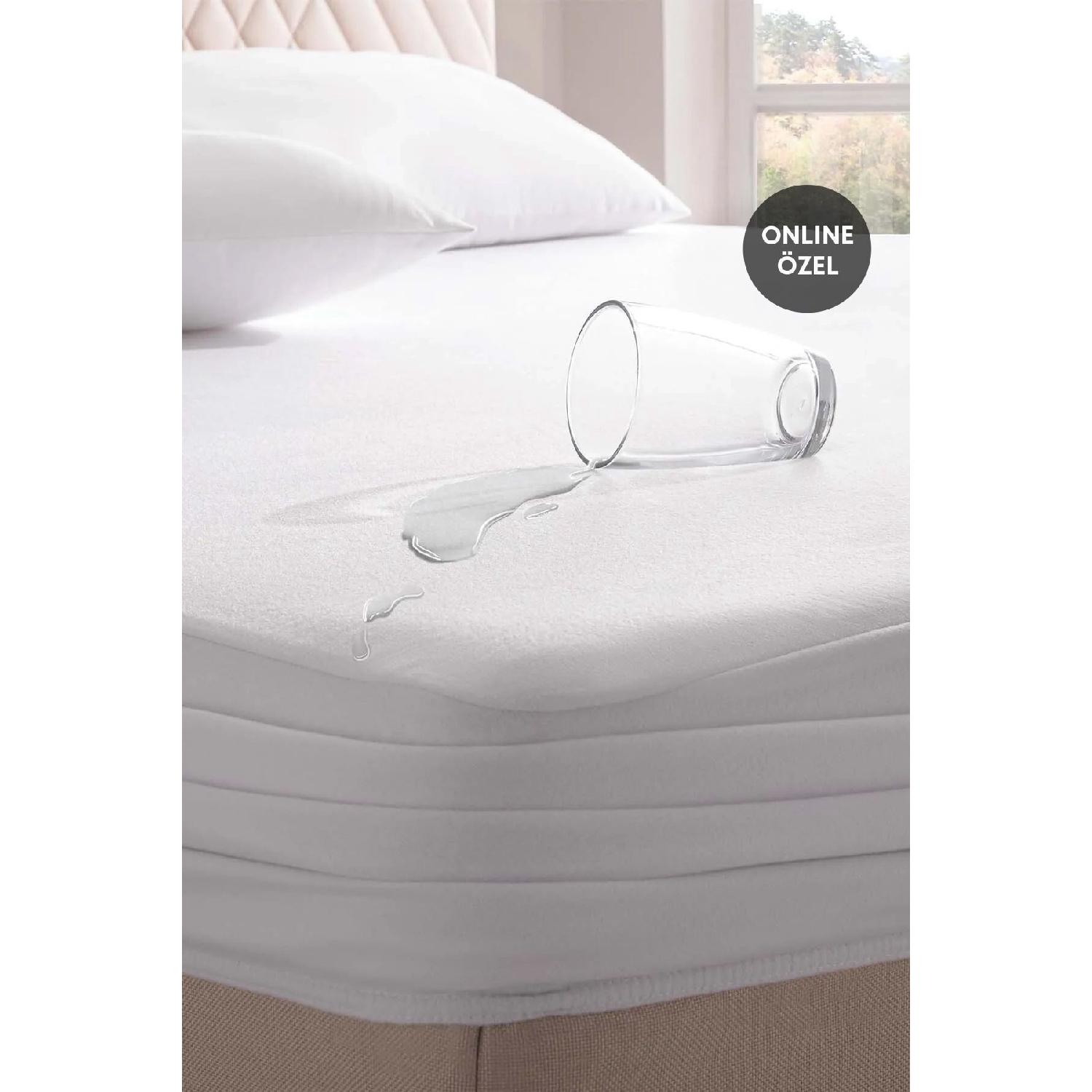 

Eco Touch Жидкостный защитный чехол для матраса 60 x 120 белый