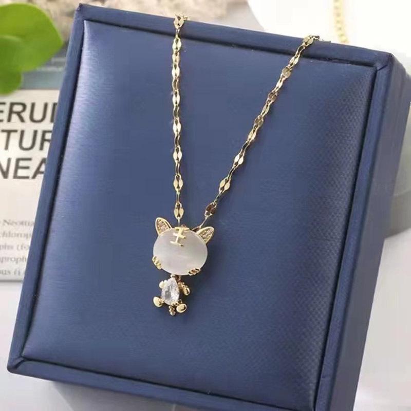 Non-Fading Luxury Maple Leaf Butterfly Clavicle Necklace