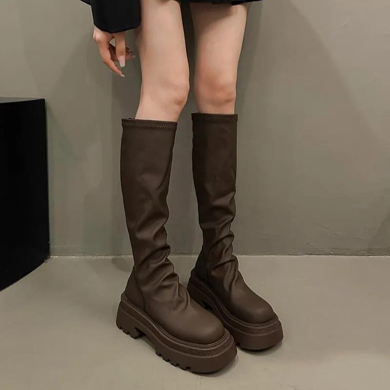Women's Solid Round-toed Boots