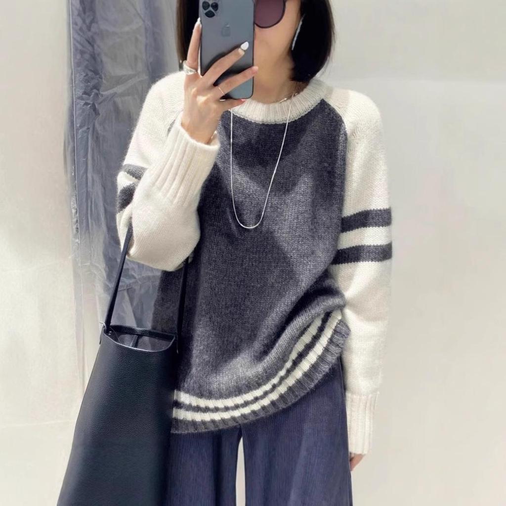 Women's 2024 Autumn/Winter Pure Wool Color-Block Round Neck Sweater – Long Sleeve, Loose, Slimming, Versatile Knitted Pullover.