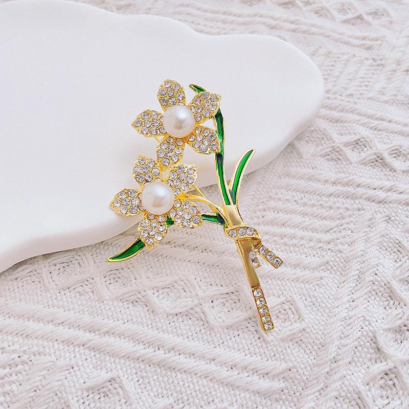High-End Pearl & Rhinestone Butterfly Brooch for Women's Fashion Suits and Scarves