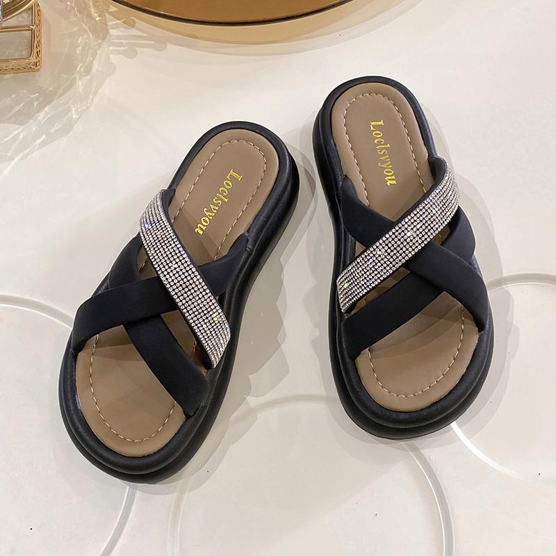 

Женские тапочки на платформе, лето 2024, роскошные корейские модные уличные женские шлепанцы на низком каблуке с открытым носком, пляжные сандалии для девочек. 35 чёрный