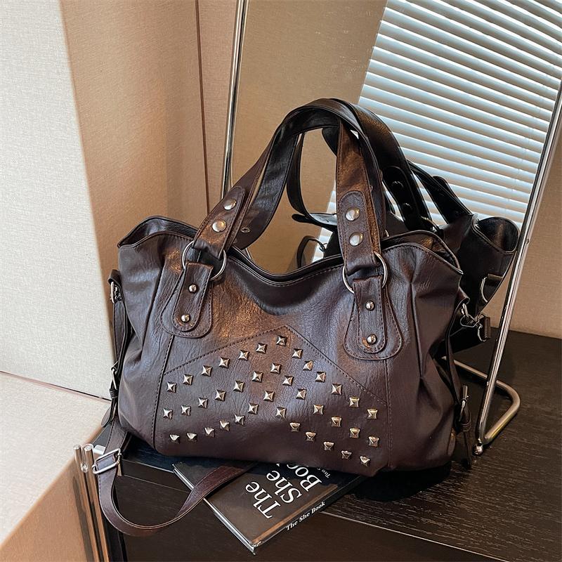 Vintage Large Capacity Rivet Tote Bag Women's Shoulder Underarm Bag