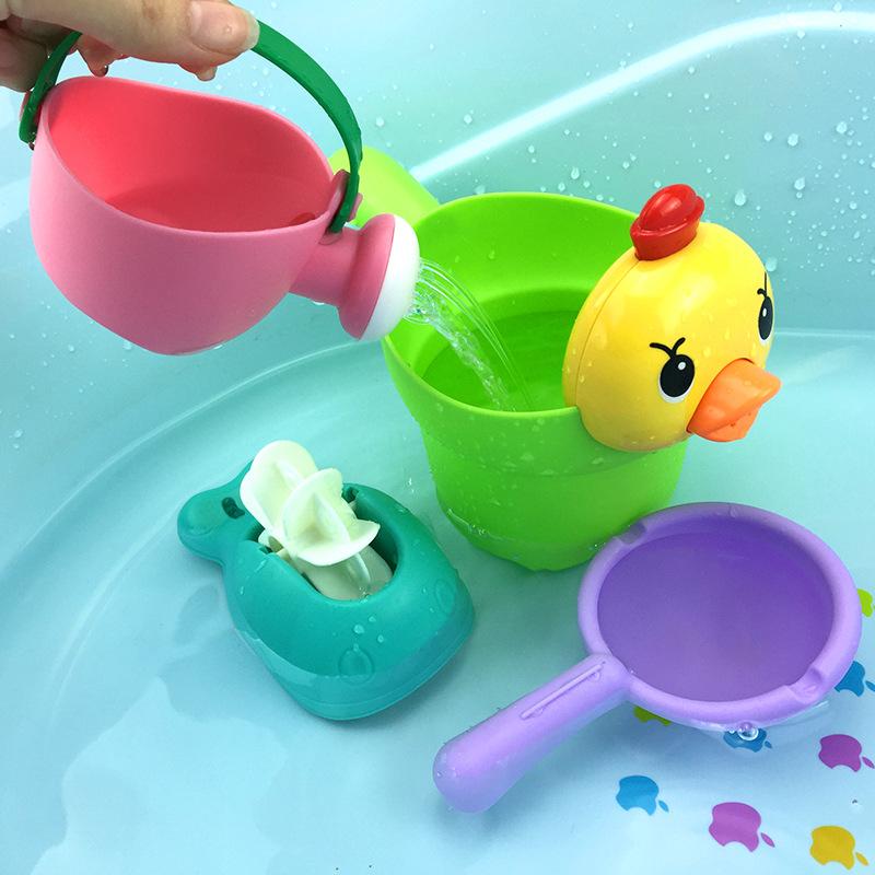 4-teiliges Set Baby Badespielzeug Gummi Süße Ente Bärenform Wasserrad Wassersprühset für Babyparty Schwimmen Badespielzeug Kindergeschenk
