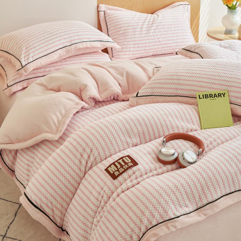 

Постельный комплект из молочного бархата в полоску, теплый, для зимы, для односпальной и двуспальной кровати, мягкие фланелевые комплекты пододеяльников с простыней и наволочкой A 1.8m bed 4pcs set розовый