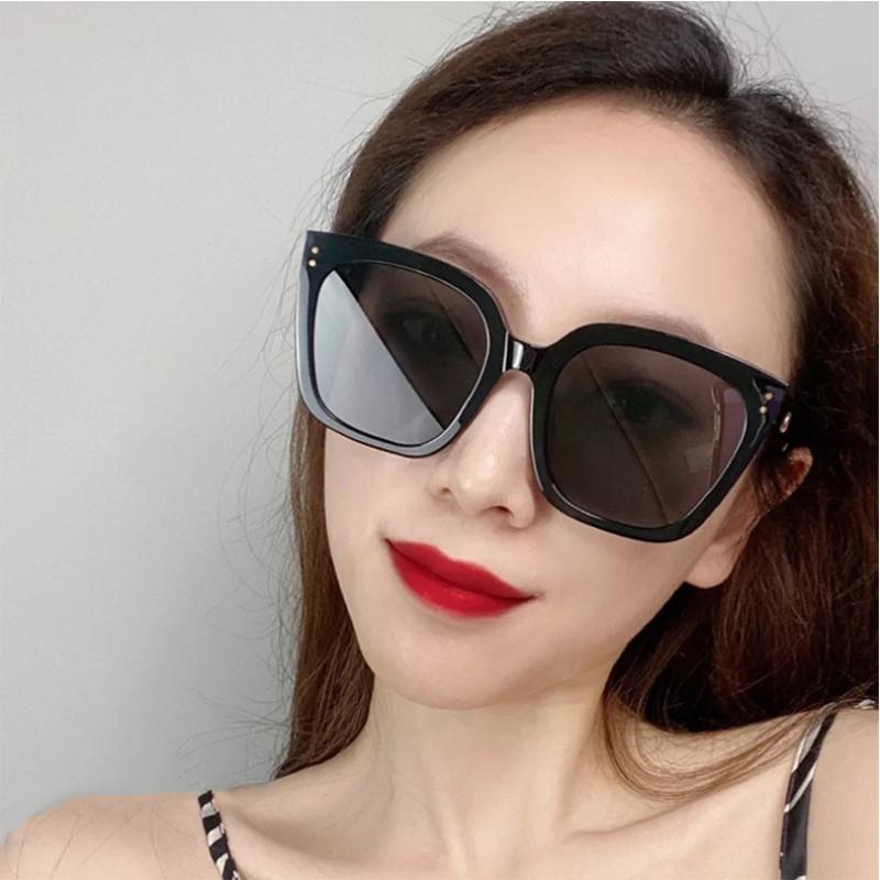 Luxury Retro Classic Vintage Square Sunglasses for Women Oversized Sunglasses Women Men Retro Leopard  Sun Glasses UV400