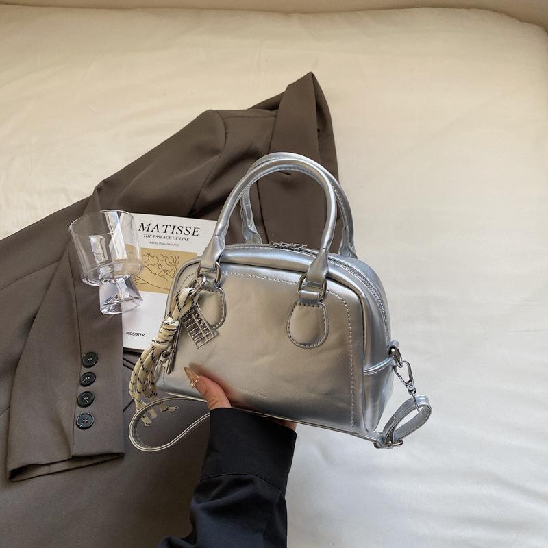 Premium small bag women's spring and summer versatile new fashion shoulder messenger bag portable pillow bag