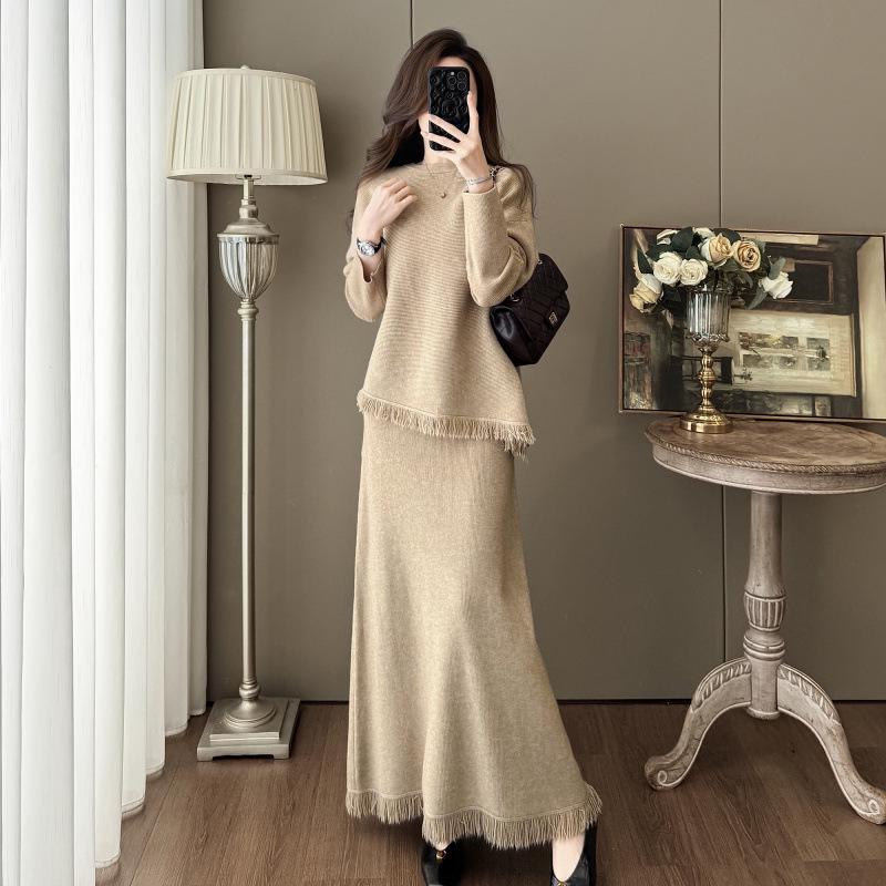 Chic French Knit Fringe Suit Skirt: Irregular Two-Piece for Autumn/Winter L