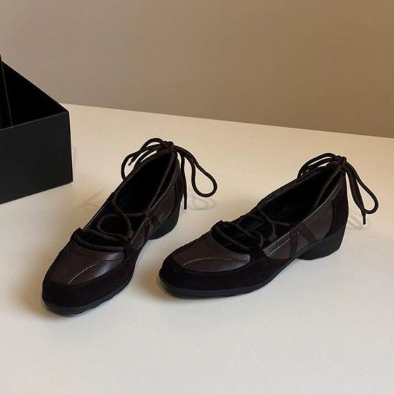 

Гигантские и тонкие новые модели осени 2025 года, новая зарубежная стильная одинарная обувь, женские балетки в спортивном стиле с юбками, повседневная обувь 40 коричневый