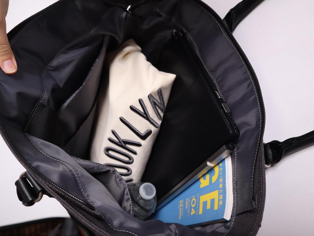 4110405 Tote Shoulder Square 2WAY Světle šedá Stoupá, protože je velká kapacita pro dojíždění do školy nebo cestovní popruh na rameno v ceně [balení Yak]