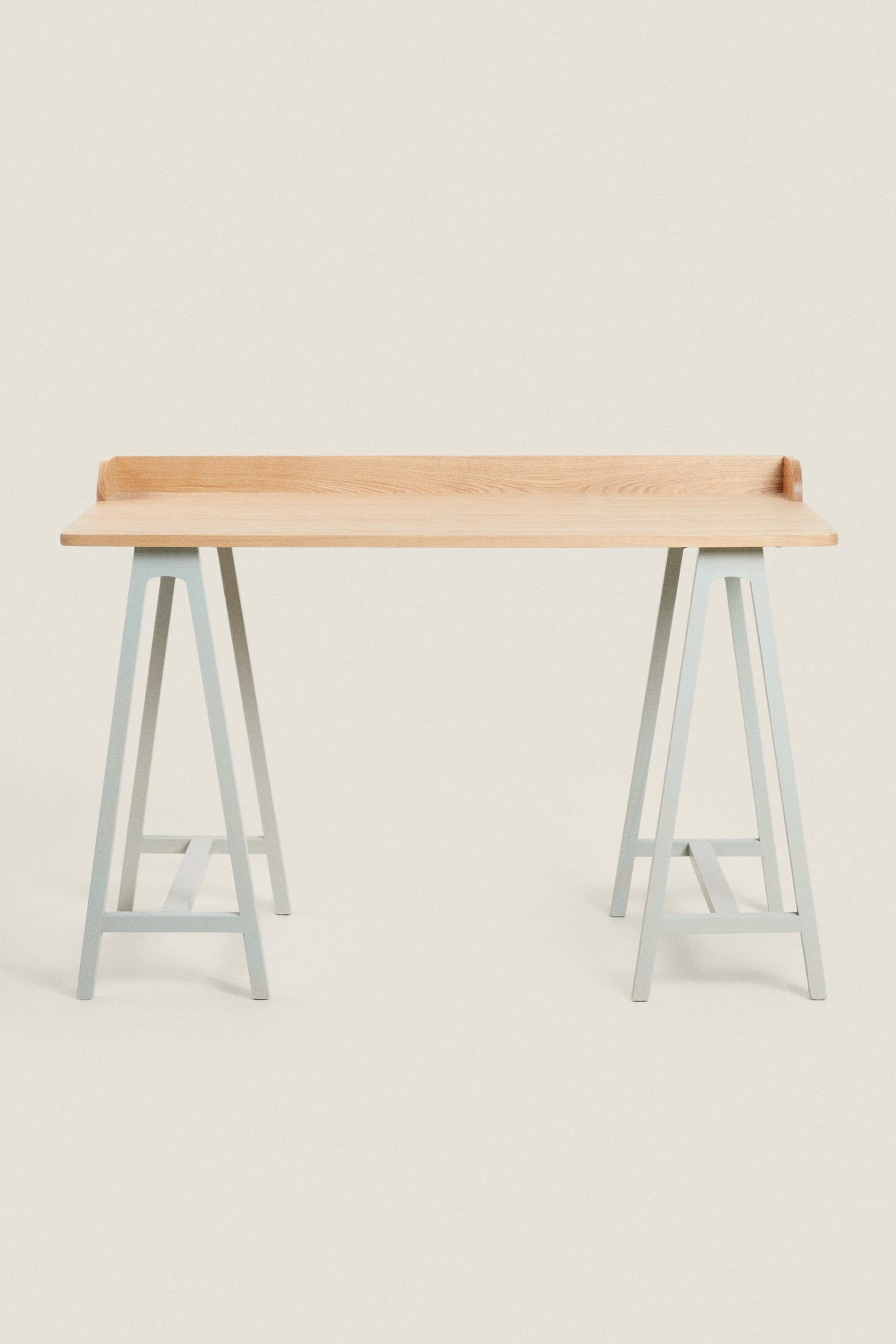 

TRESTLE DESK