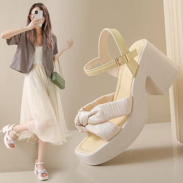 Korean Version of Fashionable Versatile Non-slip Open-toe Sandals Women's 2025 Spring and Summer New Thick-soled Heightening Cool Slippers