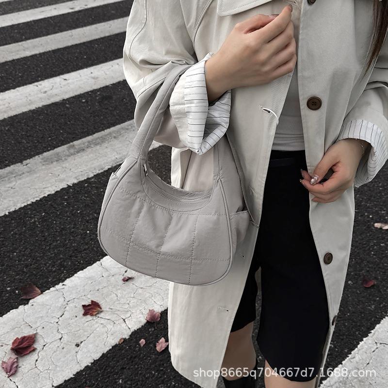 New nylon quilted shoulder bag adjustable shoulder strap fluffy underarm bag large capacity fluffy down tote bag