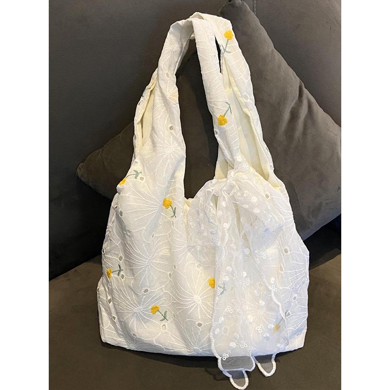 A Large-capacity Embroidered Single-shoulder Underarm Tote Bag with Fresh and Delicate Flowers