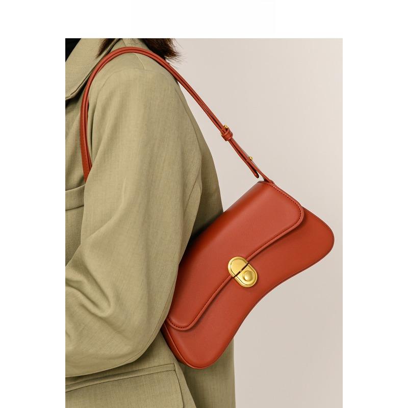 Uma Bolsa Baguete de Couro de Design Exclusivo para Ombro, Uma Bolsa Simples de Ombro Cruzado para o Dia a Dia