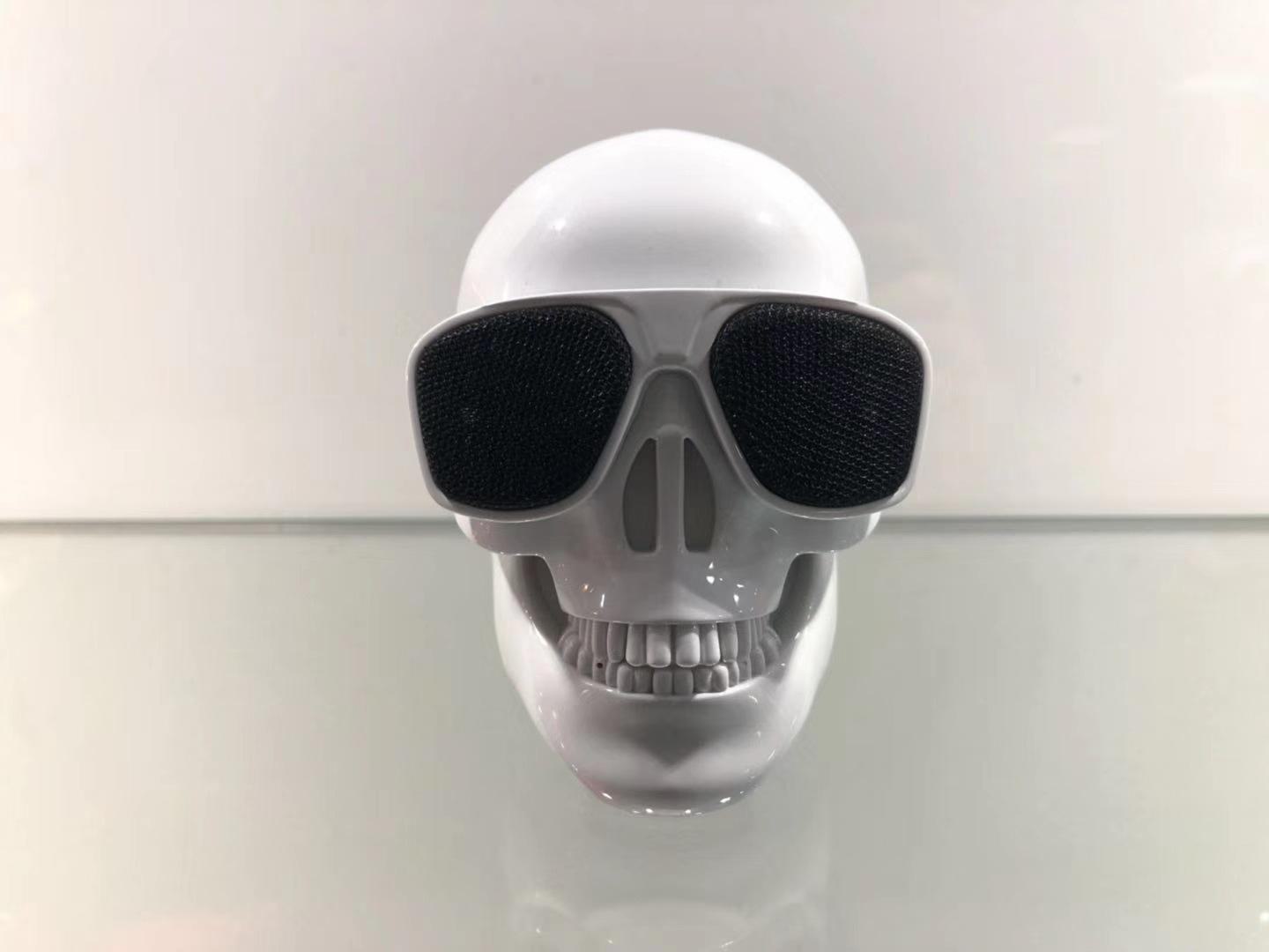 

Бездротова Bluetooth-колонка Mini Skull - портативний мультяшний дизайн із привидом із потужними басами білий