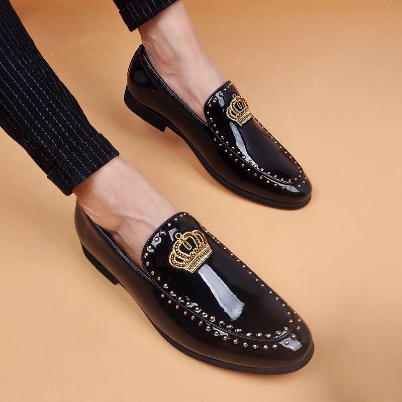 

Дышащие британские остроносые мужские трендовые повседневные кожаные туфли с внутренней высотой, увеличивающей рост, с заклепками на стопе, из лакированной кожи, туфли для парикмахера, обувь, увеличивающая рост 38