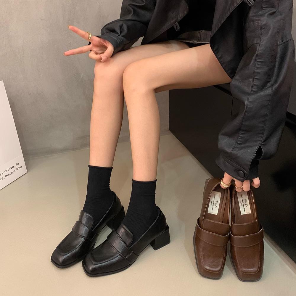 Britu retro vienas kurpes mazas ādas kurpes biezs papēdis kvadrātveida purngals mokasīni rudens un ziemas jaunas viena pedāļa sieviešu kurpes melnas kurpes