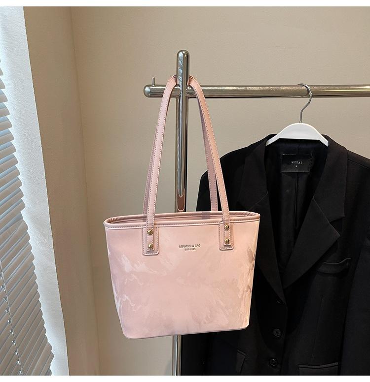 

Популярная сумка-ведро женская 2025 новая весенне-летняя рабочая портативная на плечо сумка-тоут