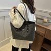 Trendy Large Capacity Tote Bag For Stylish College Students Ideal For Daily Commute