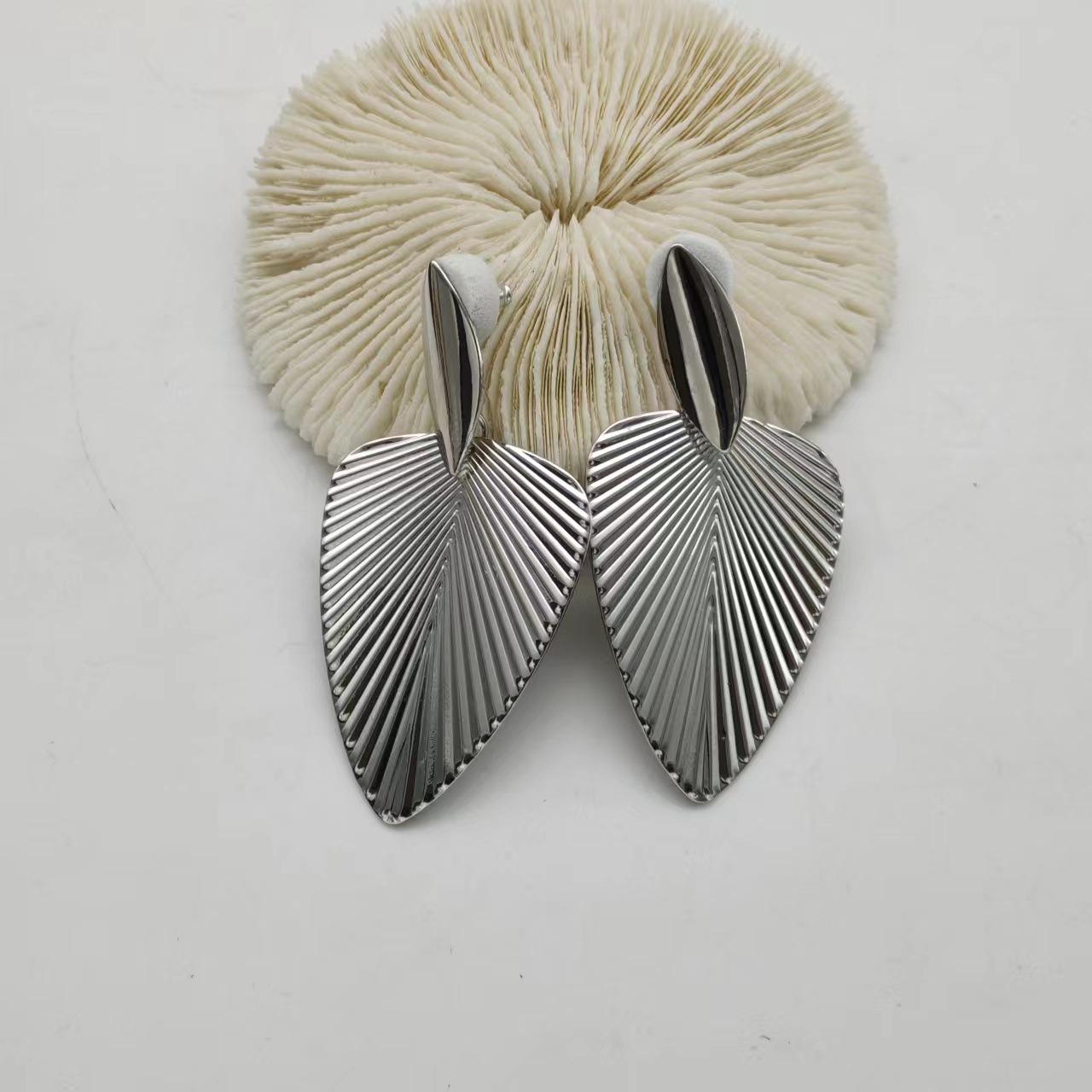 Exaggerated Metal Leaf Textured Fan-shaped Earrings for Women