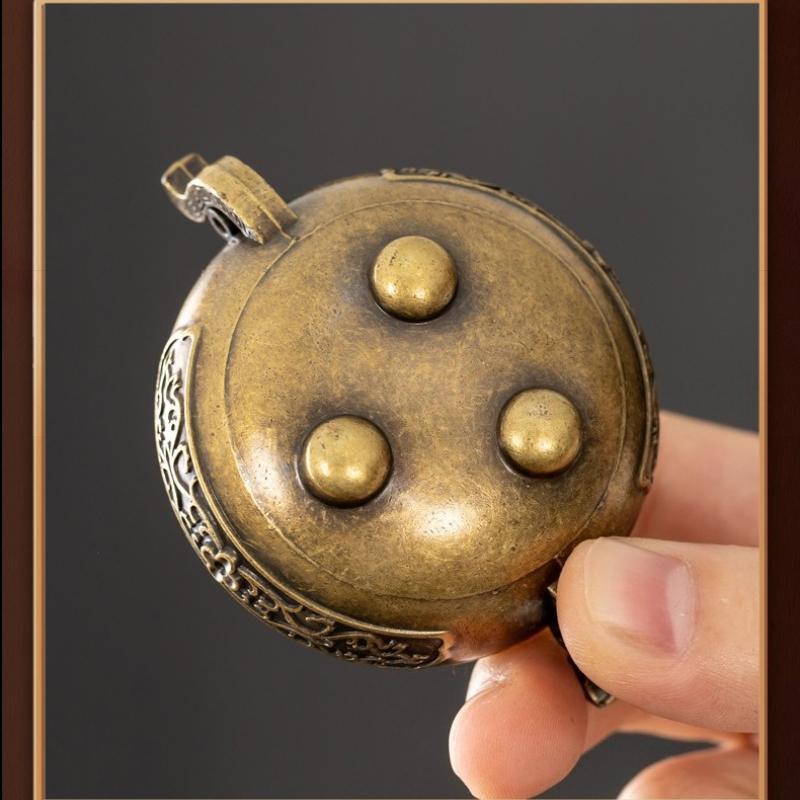 Binaural Antique Incense Burner Exquisite Pattern Hollow Three-legged Burner Indoor Alloy Incense Holders for Yoga Meditation Home Desktop Ornament