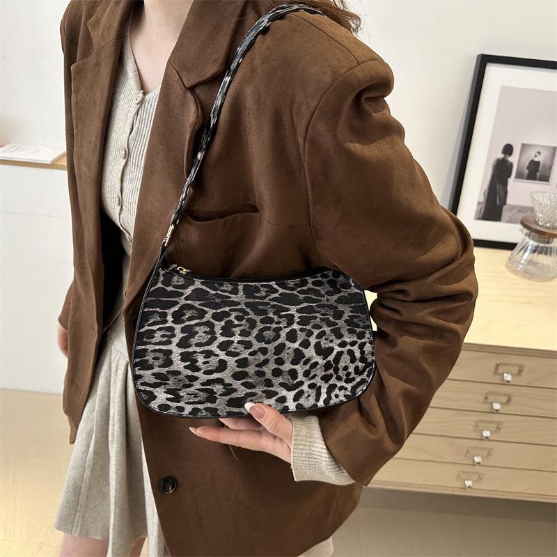 2025 New Women's Bag Leopard Print Baguette Bag Underarm Shoulder Bag Fashion Temperament Soft Leather Messenger Bag Hand Bag