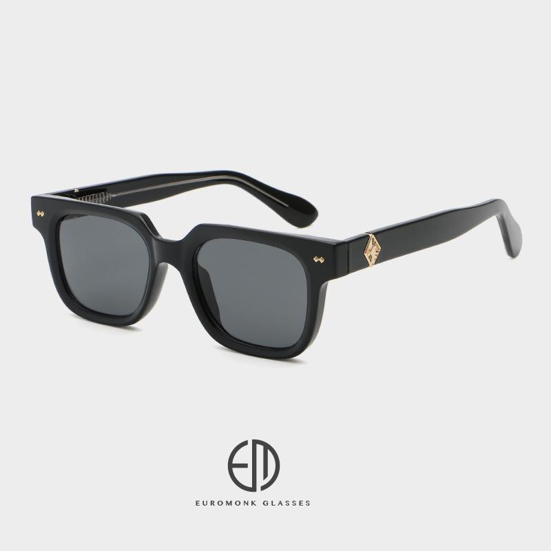 Retro Square Frame Sunglasses with Metal Hinges – Stylish European & American Design for Summer Personality