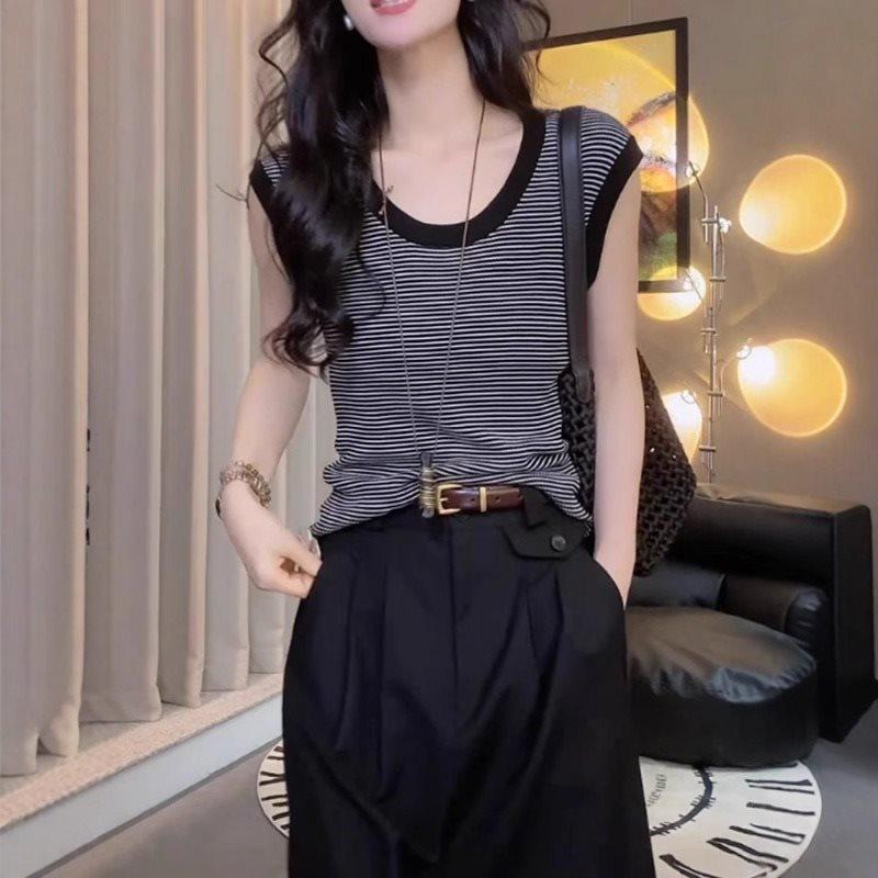 

Жилет без рукавов в черно-белую полоску большого размера: Вязаный летний топ с U-образным вырезом для женщин, омолаживающий и универсальный. L (100-115 Jin)