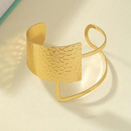 European Retro High-Quality Exaggerated Metal Open Cuff Wire Bracelet for Women