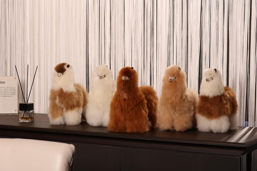 INJOI Plush Alpaca, Soft and Fluffy, Handmade, Rare, Natural Alpaca Fur, Perfect Gift for Anniversaries and Special Occasions (30cm, White, A1007)