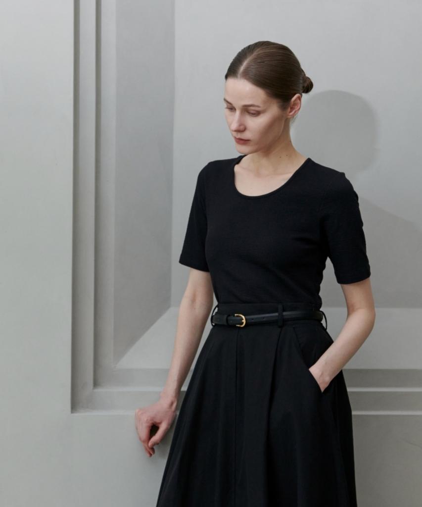 Owaiwai Ribbed U-Neck T-Shirt_Black
