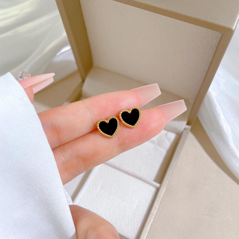 Cercei minimaliști tip stud din oțel titan cu sidef și trifoi cu patru foi - Design androgin pentru temperament individual și eleganță de banchet.