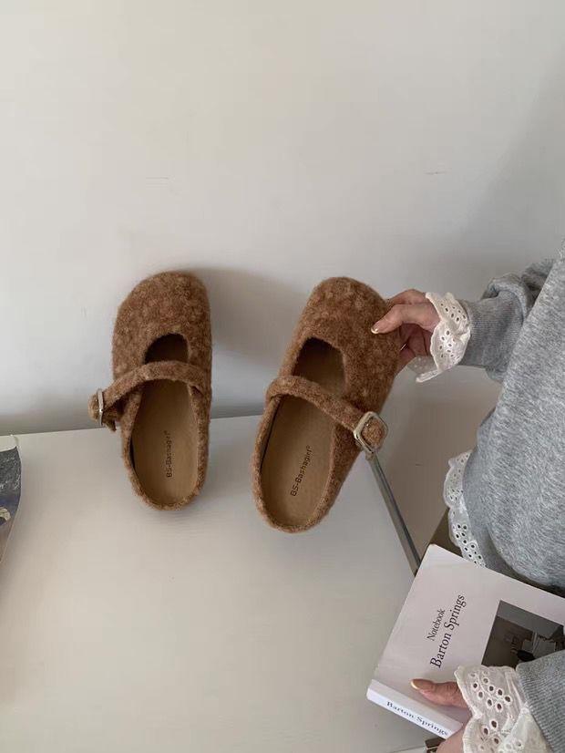

Модные женские тапочки из овечьей шерсти большого размера 43, зимняя обувь из овечьей шерсти, женские плоские хлопковые шлепанцы, домашние пантуфли, повседневные меховые мюли без задника 40