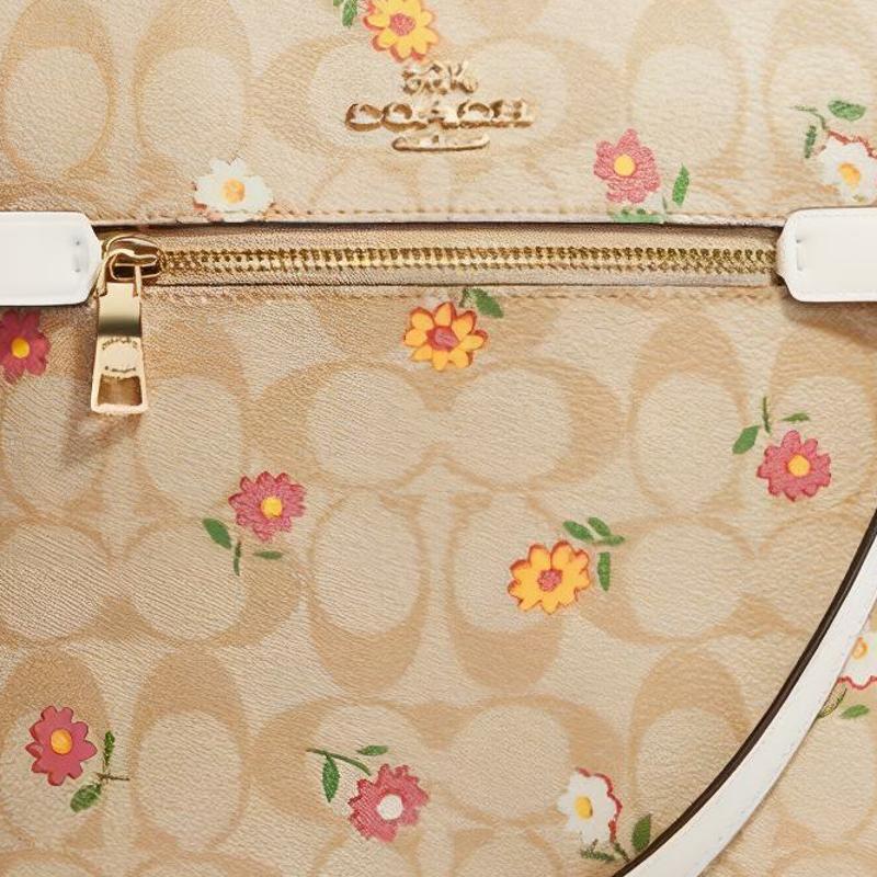 Coach Rowan 21 Small Daisy Flower Embroidered Zipper Closure Coated Canvas and Smooth Leather Crossbody Bag Small Size Women's Light Khaki Presbyopia