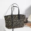 Bolsa com estampa de leopardo, bolsa feminina de grande capacidade, nova moda, versátil, bolsa de ombro, outono e inverno, nicho, bolsa tote de ponta