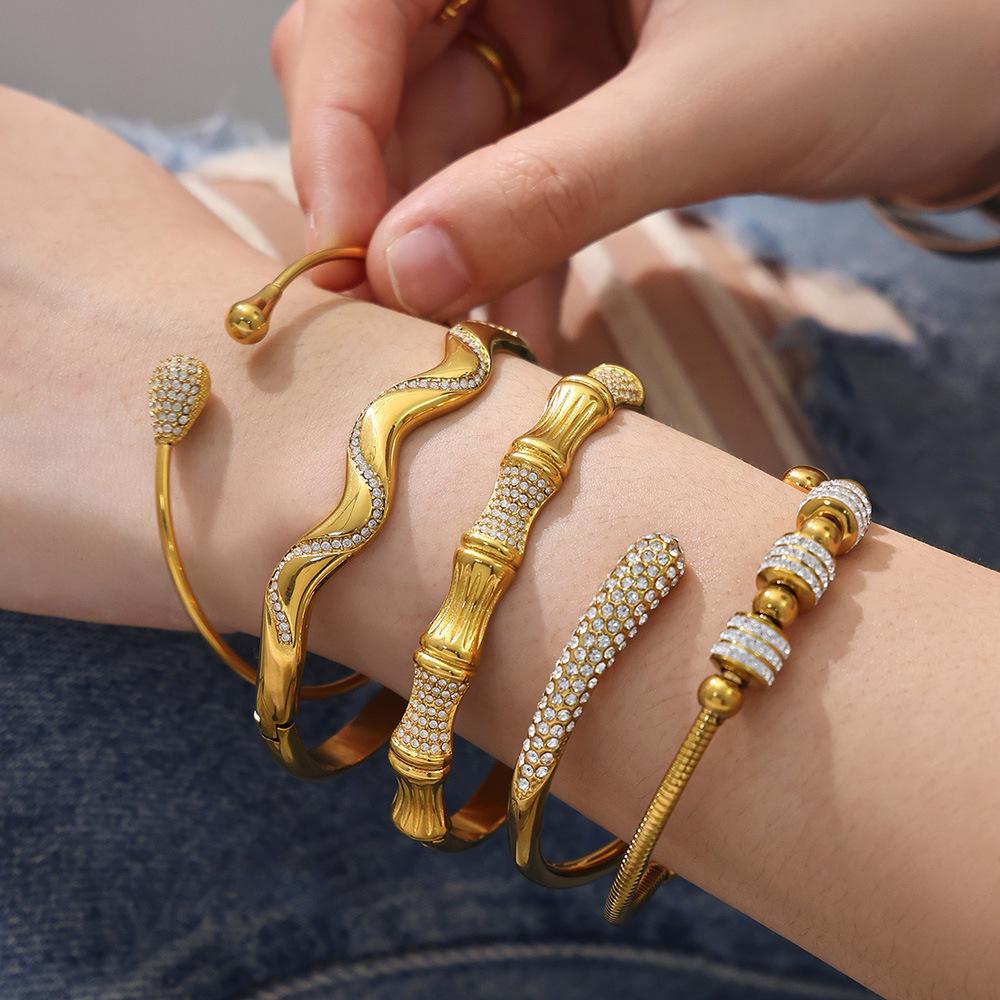 18K Goldbeschichteter Edelstahl Zirkon Geometrisches Offenes Armreif-Set